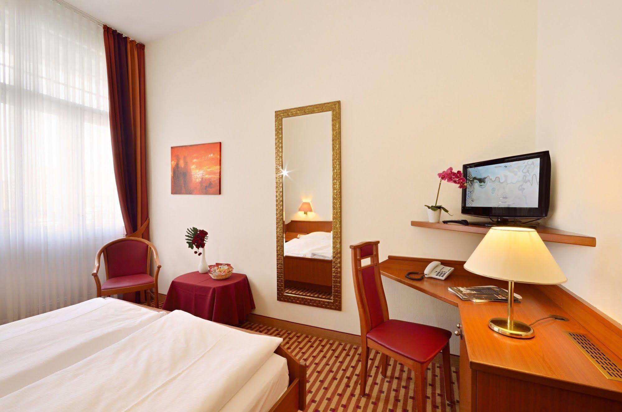 Hotel Schoeneberg เบอร์ลิน ภายนอก รูปภาพ